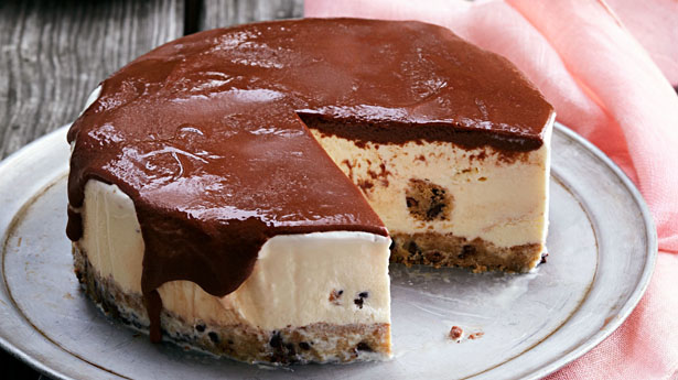 Blondie Ice Cake Feature Img - Foodiection.com