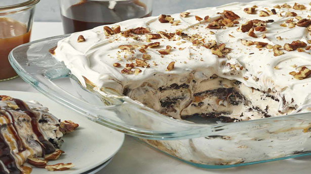 Blondie Ice Cream Cake - Foodiection.com