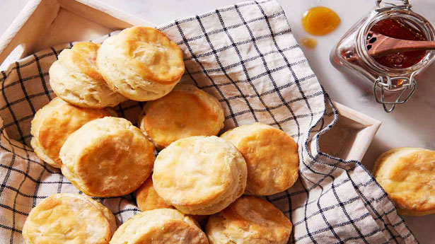 Buttermilk Biscuits - Foodiection.com