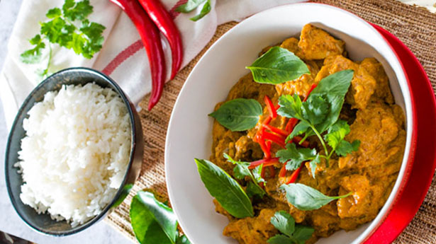 Thai Red Chicken Curry - Foodiection.com