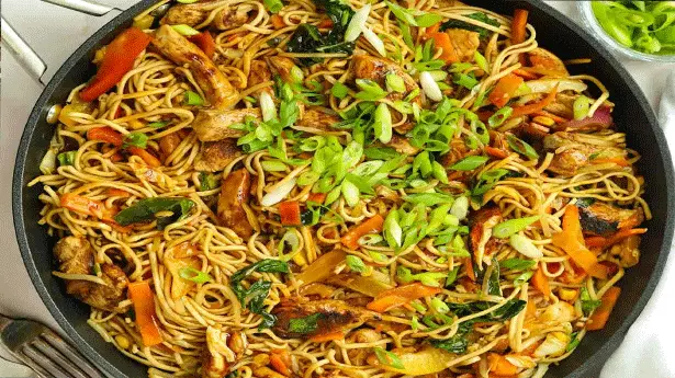 Chicken Chow Mein - Foodiection.com