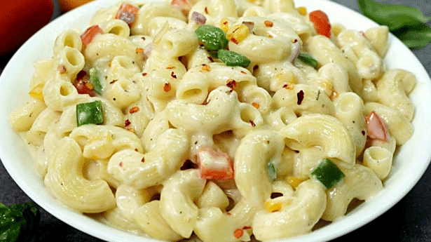 White Sauce Pasta - Foodiection.com