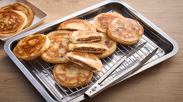 Hotteok (Sweet Korean Pancakes) - Foodiection.com